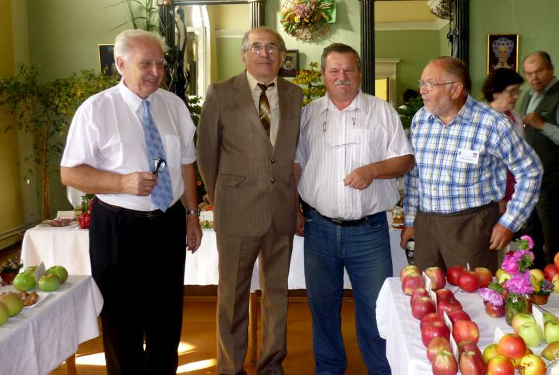 Předseda územního sdružení p. Marek, člen výboru p. Hudos, předseda Jiří Švábek a Jaroslav Robotka