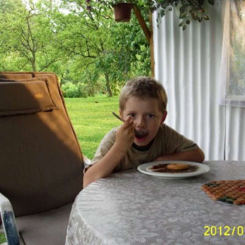 Lukáško je ze Slovenska a u babičky mu moc chutná